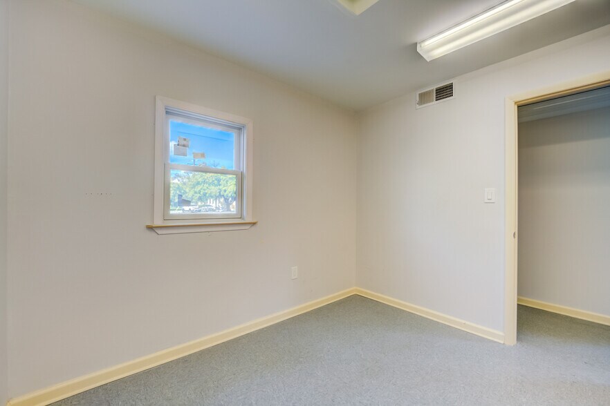 More Photos Of 4410 74th Ave, Hyattsville Medical For Lease