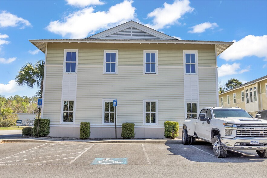 More Photos Of 100 Timber Trail Rd, Richmond Hill Office For Sale
