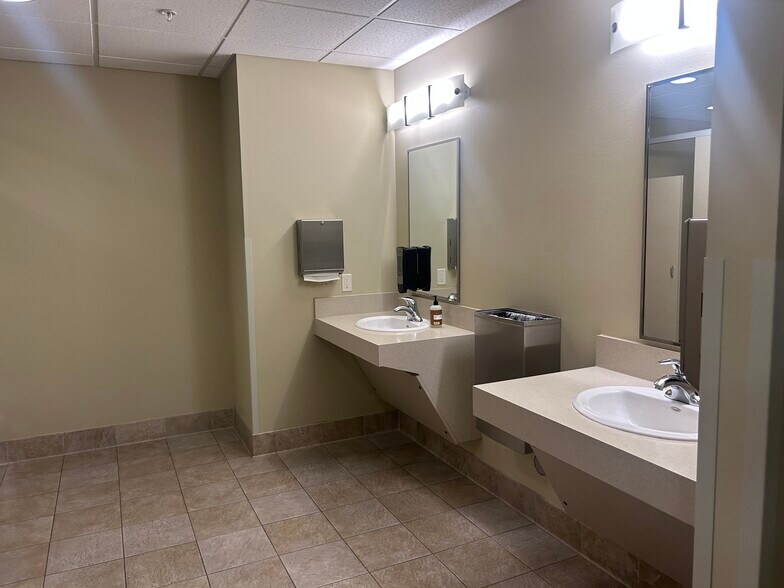 More Photos Of 2500 NE Twin Knolls Dr, Bend Medical For Sale