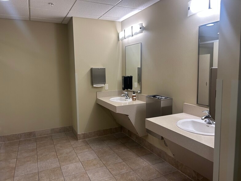 More Photos Of 2500 NE Twin Knolls Dr, Bend Medical For Lease