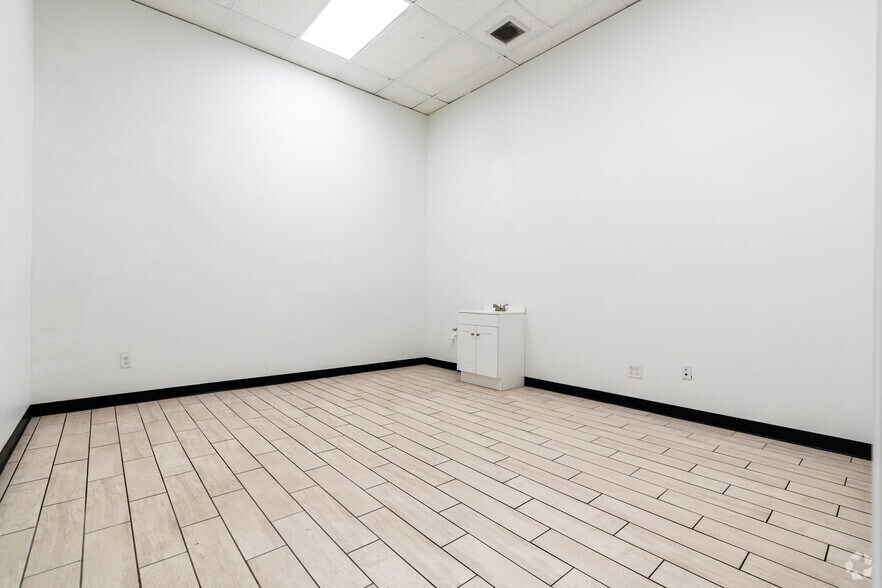 More Photos Of 4244-4944 Poplar Level Rd, Louisville Unknown For Lease