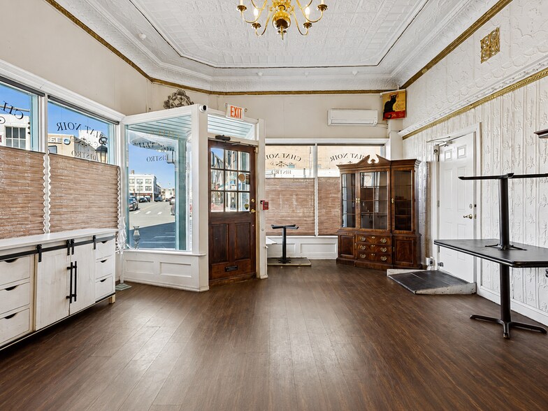 More Photos Of 228 Merrick Rd, Rockville Centre Storefront Retail Residential For Lease