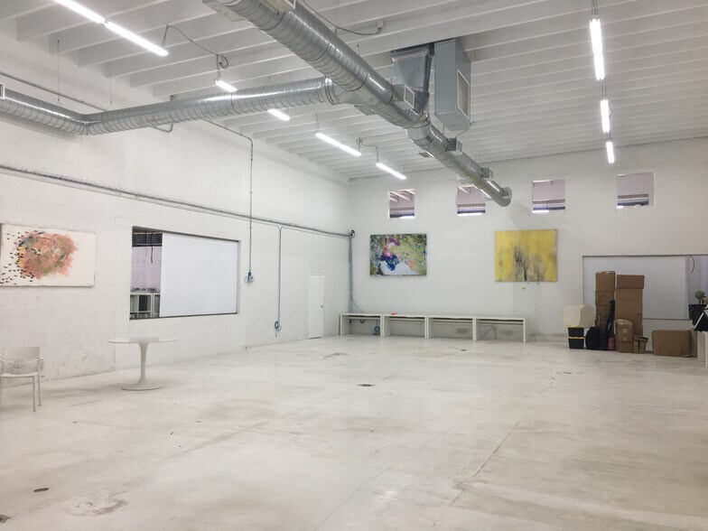 More Photos Of 1341 NW 22nd St, Miami Warehouse For Lease