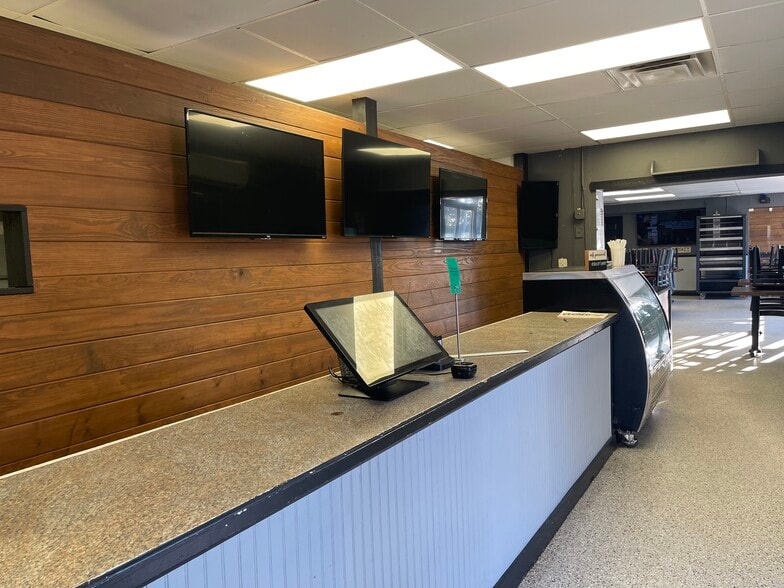 More Photos Of 179 N Us-27 Hwy, Clermont Office For Lease