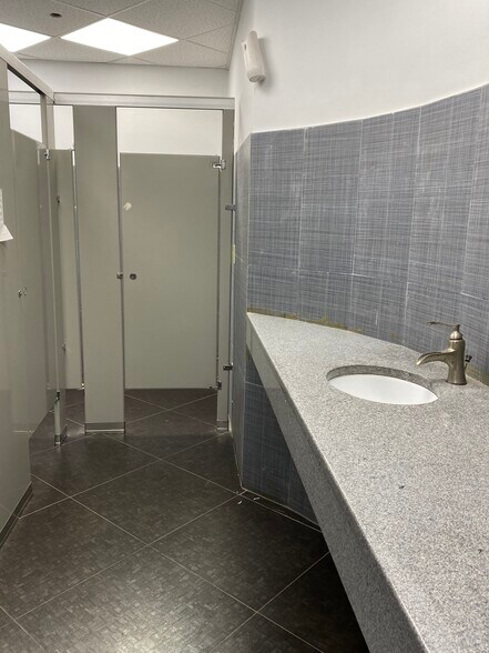 More Photos Of 163 Imlay St, Brooklyn Warehouse For Lease