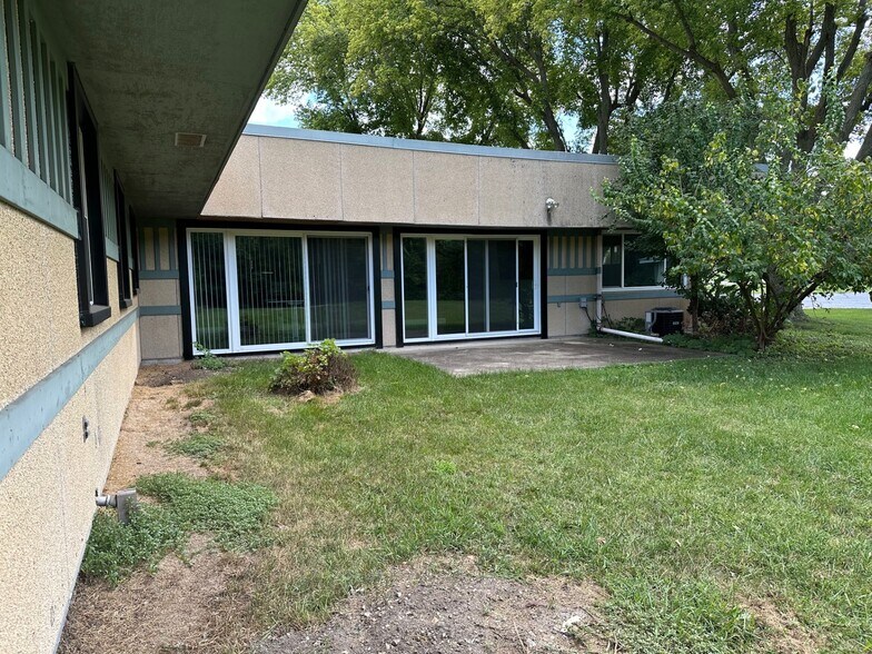 More Photos Of 711 N 1st St, Dekalb Office For Lease