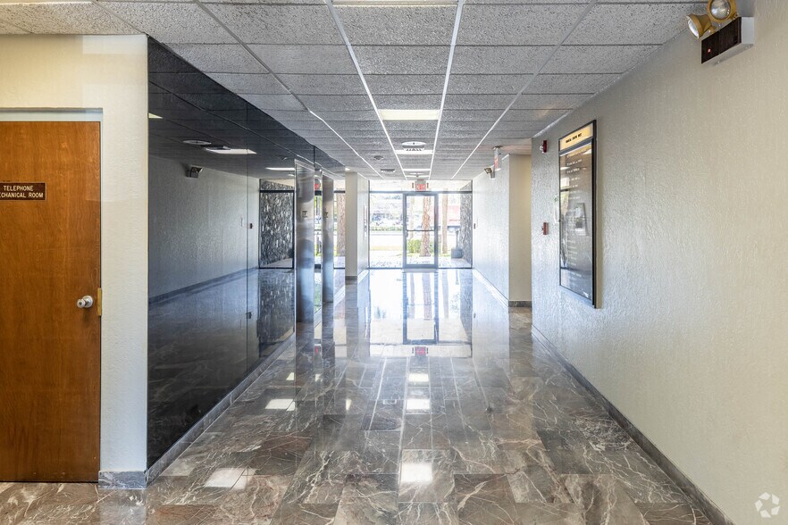 More Photos Of 300 Lock Rd, Deerfield Beach Unknown For Lease