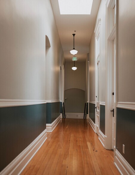 More Photos Of 105-135 Liberty St NE, Salem Storefront Retail Office For Lease