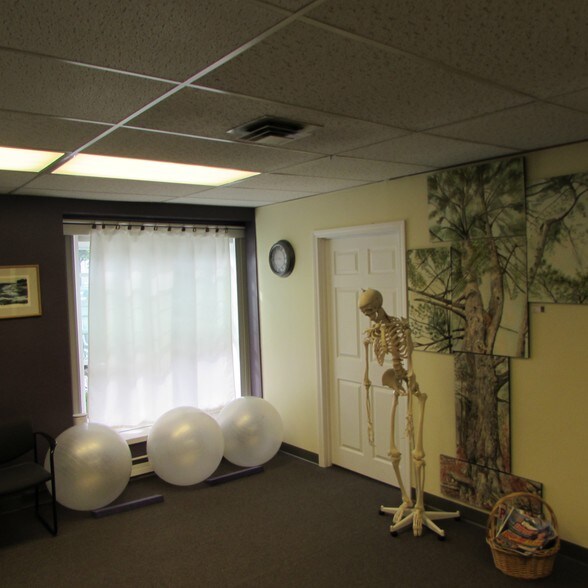 More Photos Of 7 Oak Hill Ter, Scarborough Office For Lease