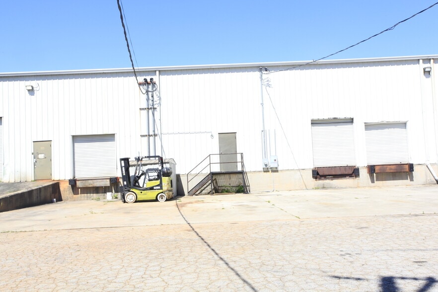 More Photos Of 101 Camp Creek Industrial Pky, Cornelia Flex For Lease