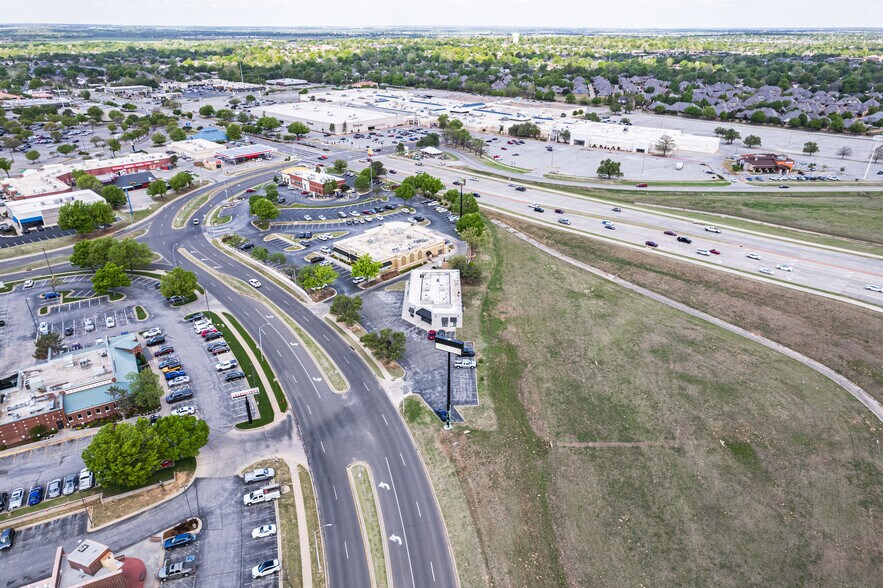 More Photos Of 129 Ed Noble Pky, Norman Freestanding For Lease