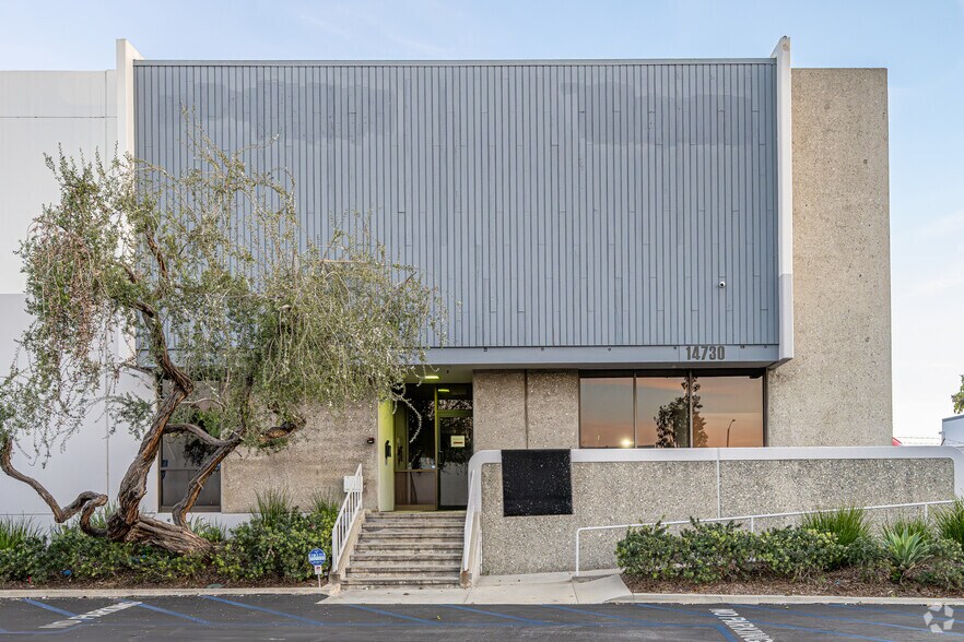 More Photos Of 14730-14750 Northam St, La Mirada Warehouse For Lease