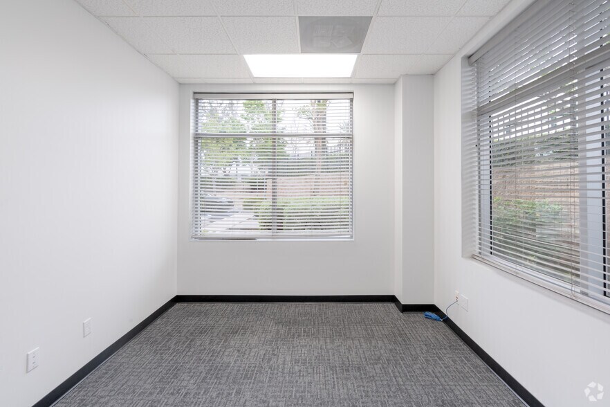More Photos Of 7580 Cherry Ave, Fontana Warehouse For Lease