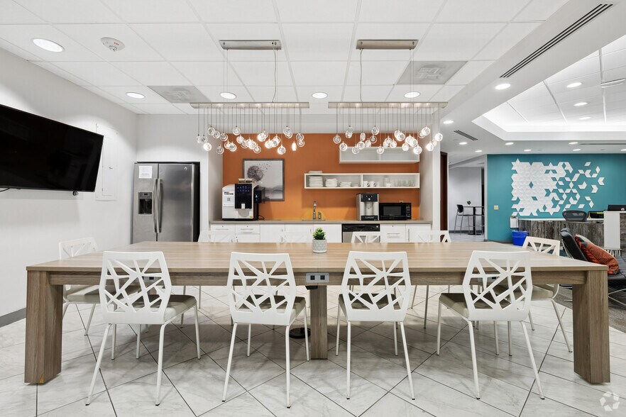 More Photos Of 1221 Brickell Ave, Miami Coworking Space