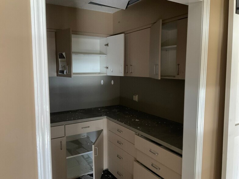 More Photos Of 1409 Kingsley Ave, Orange Park Medical For Sale