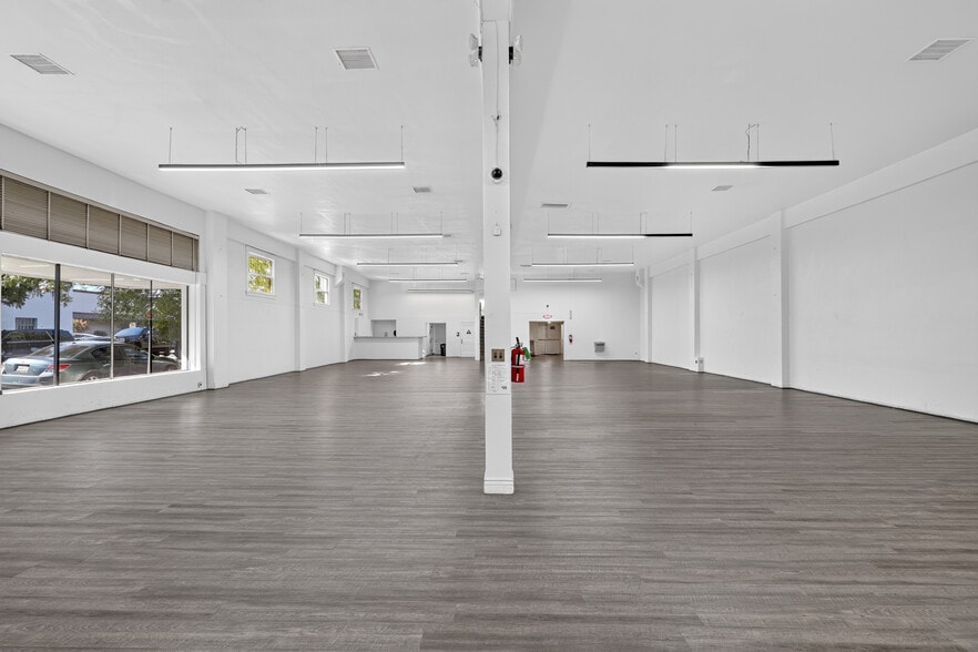 More Photos Of 1300-1340 Broadway Ave, Atwater Storefront For Lease