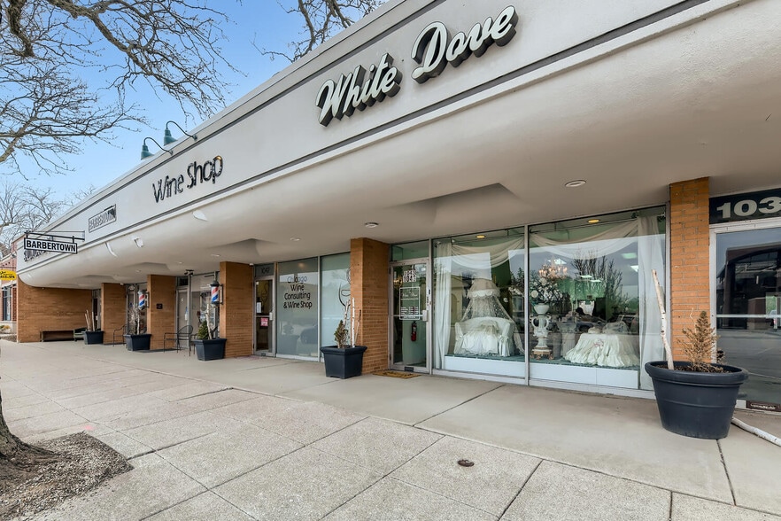 More Photos Of 1039-1059 Waukegan Rd, Glenview Unknown For Lease