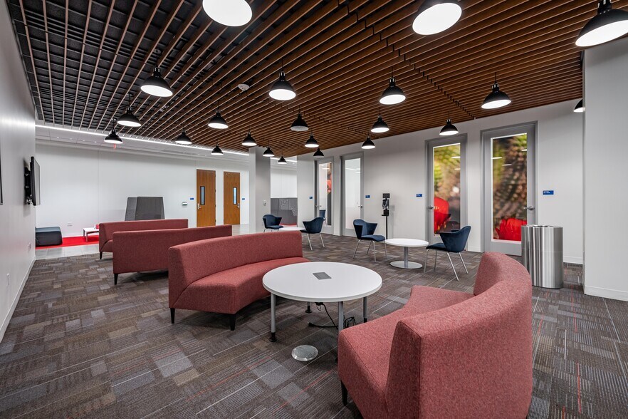 More Photos Of 23800 N Farmers Way, Phoenix Office For Lease