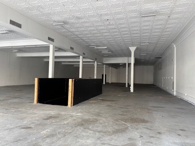 More Photos Of 14-20 N Main St, Shenandoah Office For Sale