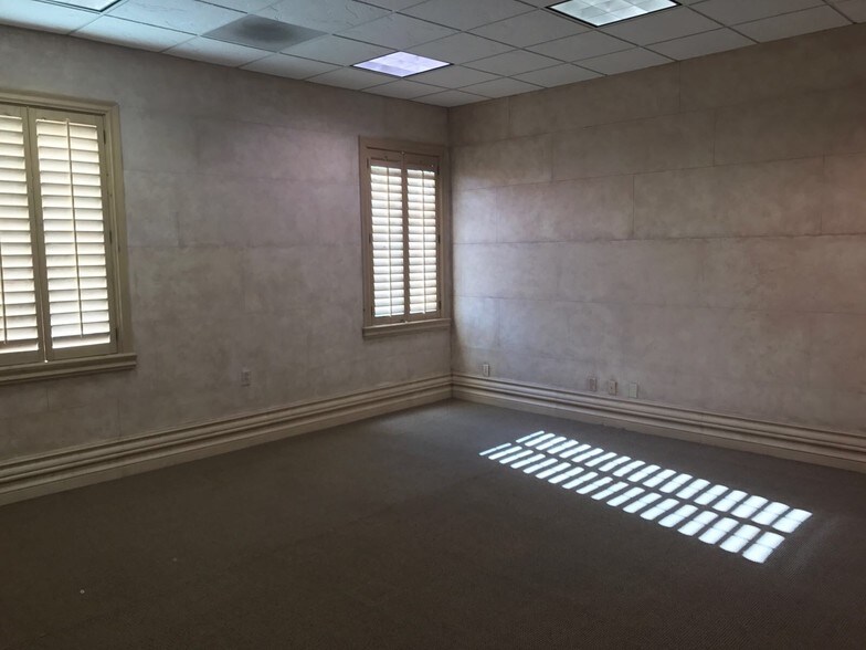 More Photos Of 5974 Silver Springs Dr, El Paso Office For Lease