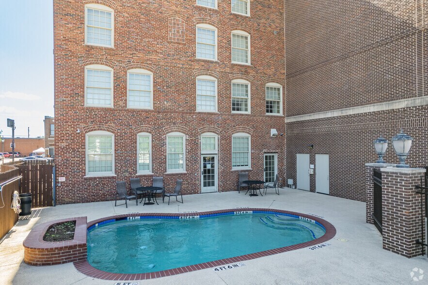 More Photos Of 250 E James St, Cleburne Hotel For Sale
