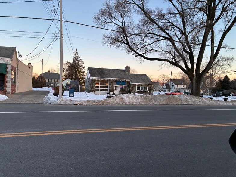 More Photos Of 3500 Main St, Stratford Auto Repair For Sale