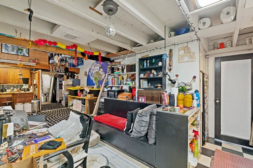 More Photos Of 5555-5559 Claremont Ave, Oakland Storefront For Sale