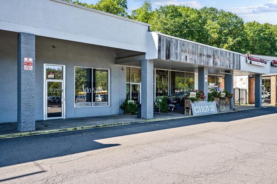 More Photos Of 1000 S State St, Clarks Summit General Retail For Lease