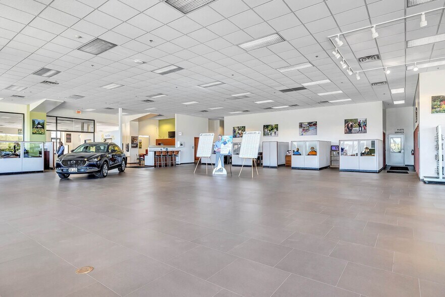 More Photos Of 1988 E Mason St, Green Bay Auto Dealership For Sale