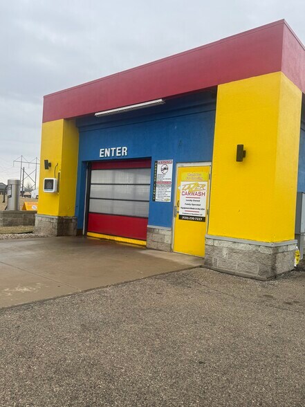 More Photos Of 123 N 13th Ave, Winneconne Carwash For Sale