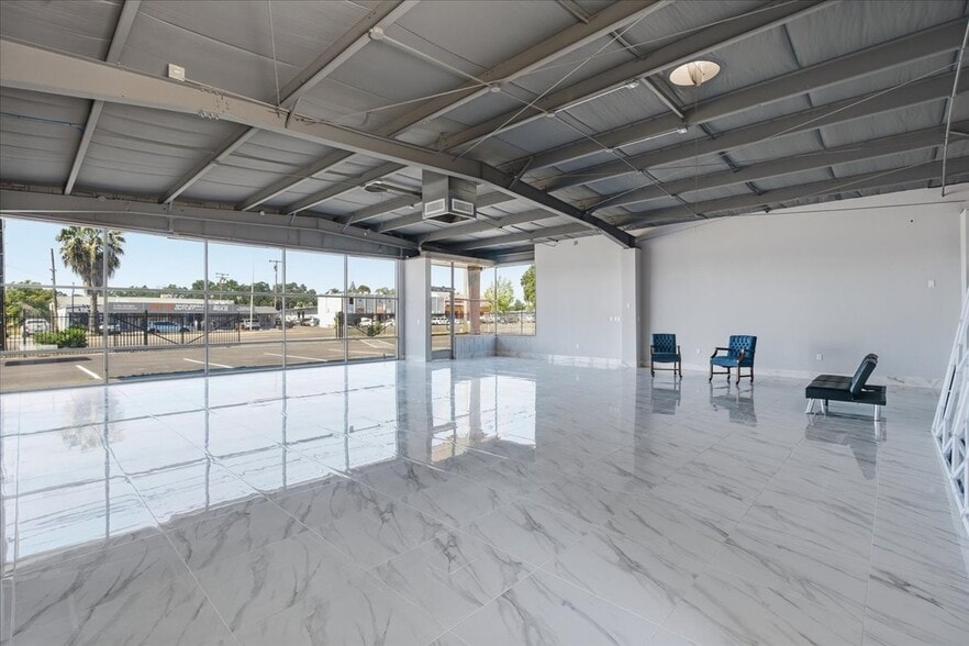 More Photos Of 4554 Auburn Blvd, Sacramento Auto Dealership For Sale