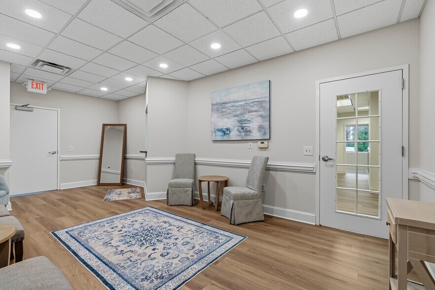 More Photos Of 3731 NW Cary Pky, Cary Medical For Sale