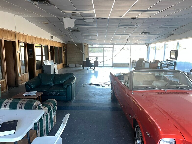 More Photos Of 757 North St, Ashburn Auto Dealership For Sale