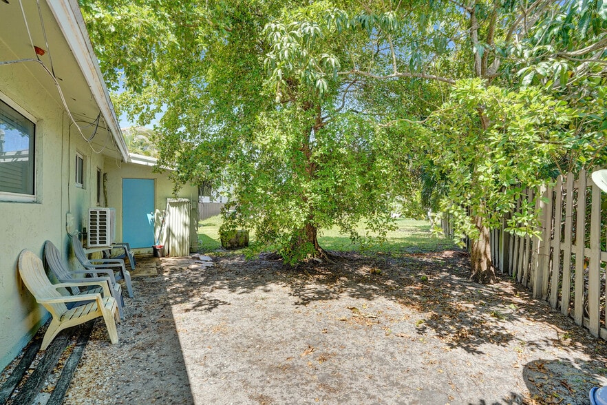 More Photos Of 1100 NE 18th Ct, Fort Lauderdale Apartments For Sale