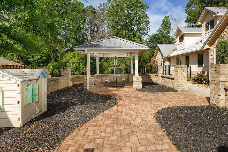 More Photos Of 26407 Oak Ridge Dr, Spring Medical For Sale