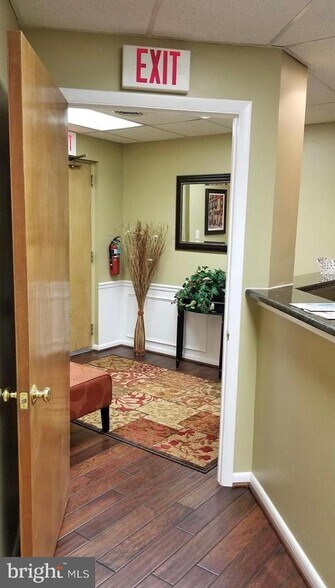 More Photos Of 12512 Lakeridge Dr, Woodbridge Medical For Sale