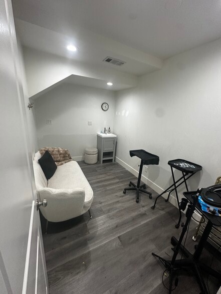 More Photos Of 1000 Lincoln Ave, San Jose Freestanding For Lease