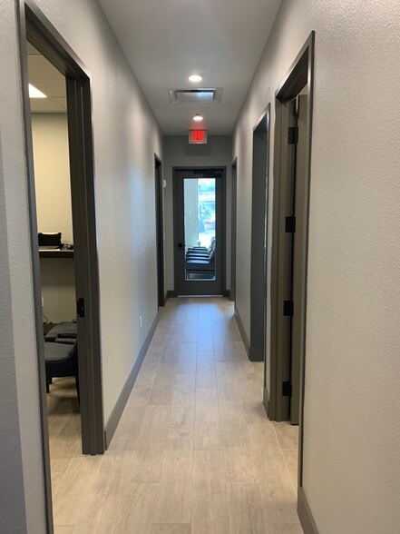 More Photos Of 610 S Watters Rd, Allen Medical For Lease