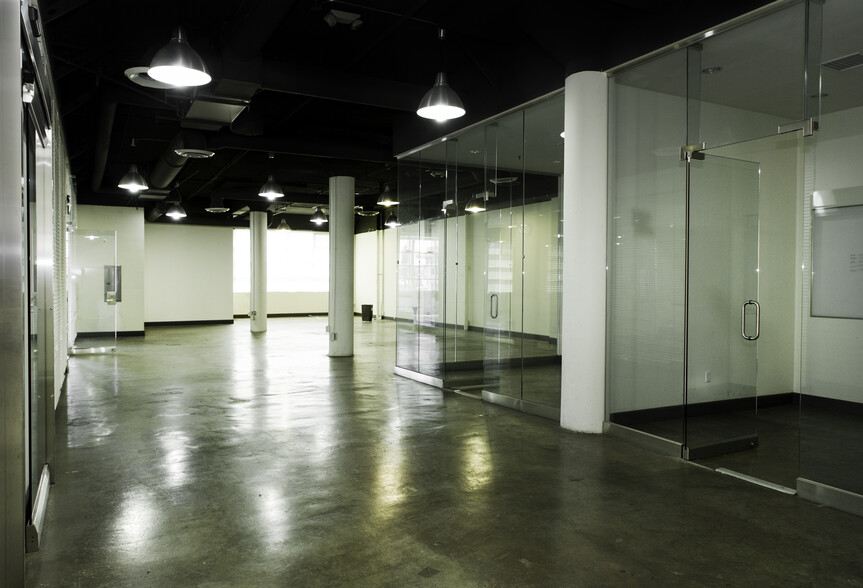 More Photos Of 2700 S Grand Ave, Los Angeles Warehouse For Sale