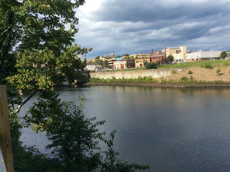 More Photos Of 131 Canal St, Shelton Restaurant For Lease