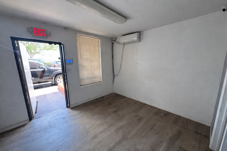 More Photos Of 12448 SW 128th St, Miami Warehouse For Lease