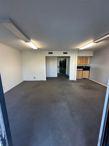 More Photos Of 711 W 17th St, Costa Mesa Warehouse For Sale