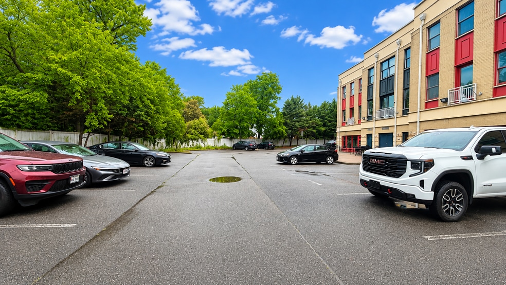 More Photos Of 2300 N Pershing Dr, Arlington Medical For Sale