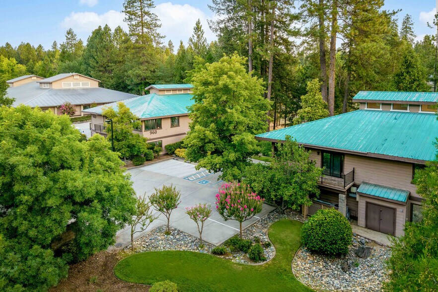 More Photos Of 944 McCourtney Rd, Grass Valley Unknown For Lease