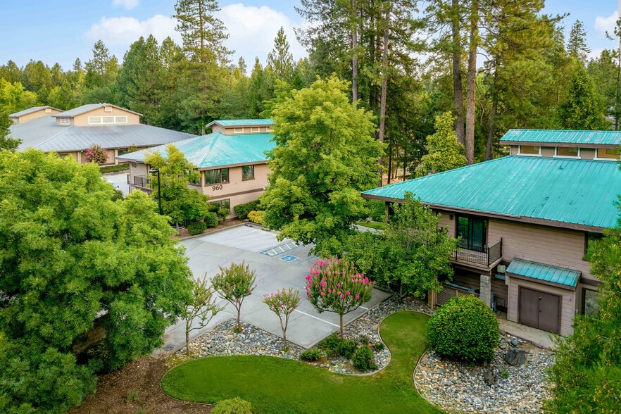 More Photos Of 944 McCourtney Rd, Grass Valley Unknown For Lease
