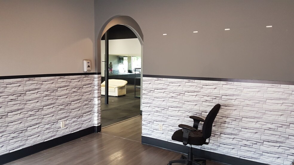 More Photos Of 5580 45 St, Red Deer General Retail For Lease