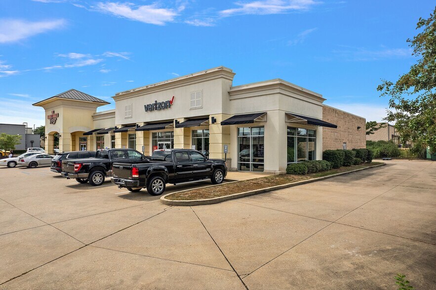 More Photos Of 940 E County Line Rd, Ridgeland Freestanding For Sale