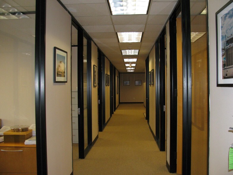More Photos Of 2002 Timberloch Pl, The Woodlands Coworking Space