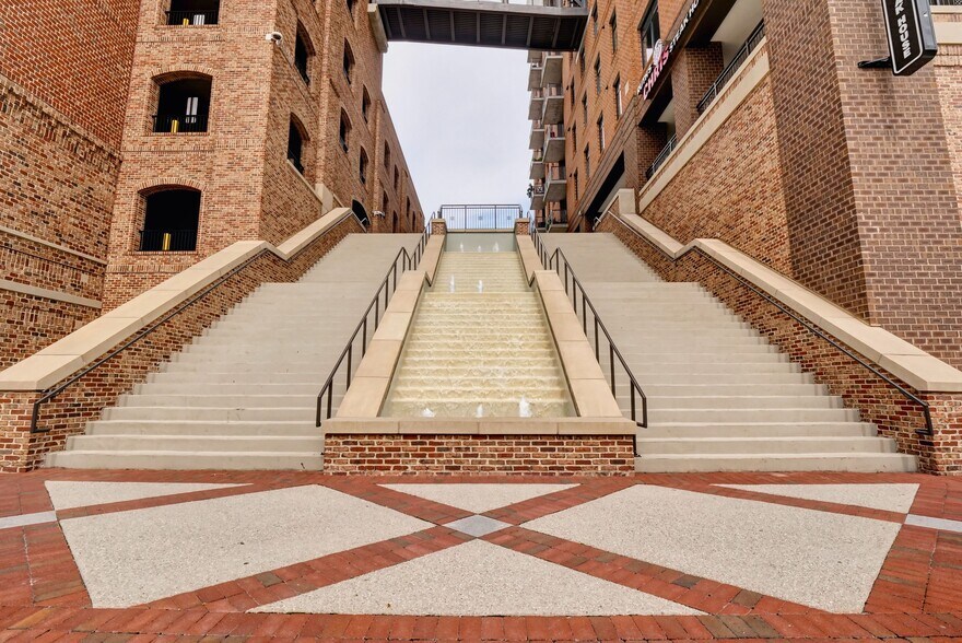 More Photos Of 240 N Water St, Wilmington Specialty For Sale