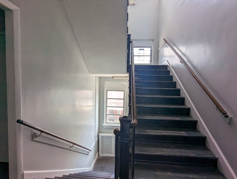 More Photos Of 1901 W Tioga St, Philadelphia Schools For Sale